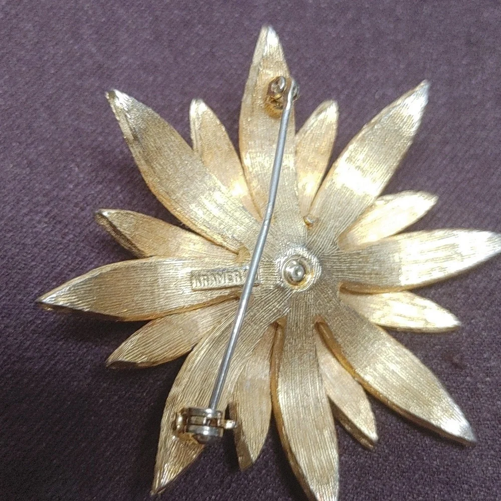 Kramer VTG Elegant Gold Flower Brooch